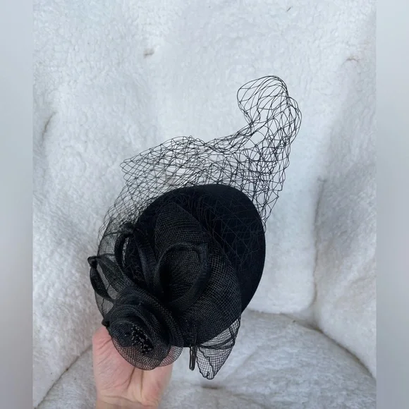 2pc. Elegant Party Black and Red Fascinator Lawliet Woman's Hair Fashion Piece - Picture 5 of 12